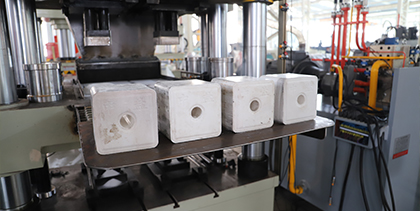 牛羊舔磚液壓機