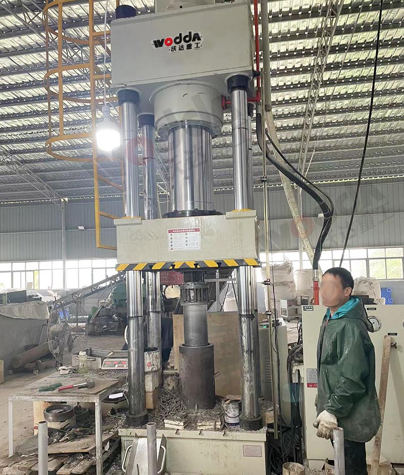 耐火材料坩堝成型液壓機(jī) 耐火材料坩堝成型液壓機(jī)