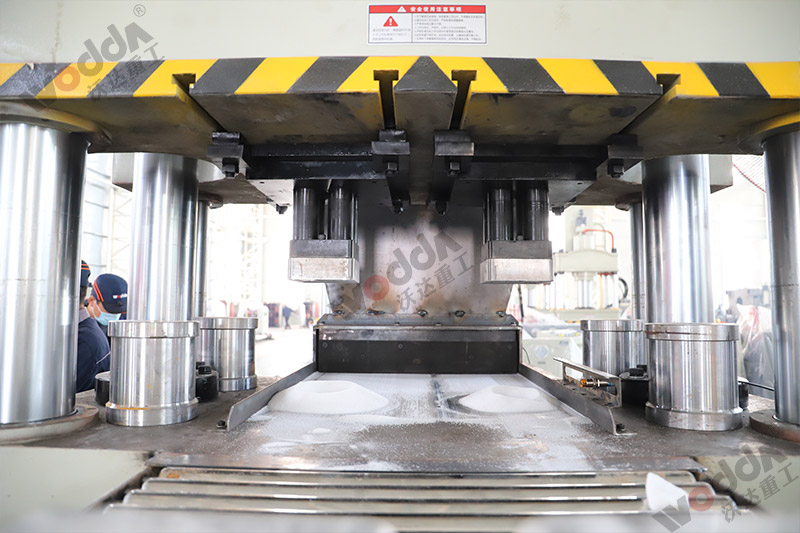 全自動630噸鹽磚機(jī) 全自動630噸鹽磚機(jī)