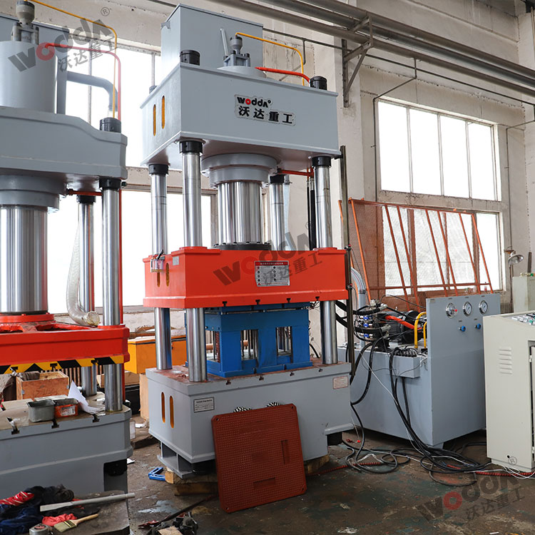 315噸樹脂井蓋成型液壓機(jī) 315噸樹脂井蓋成型液壓機(jī)