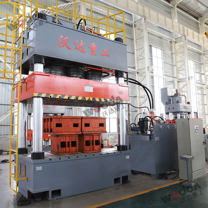 1000噸液壓機(jī) 1000噸液壓機(jī)