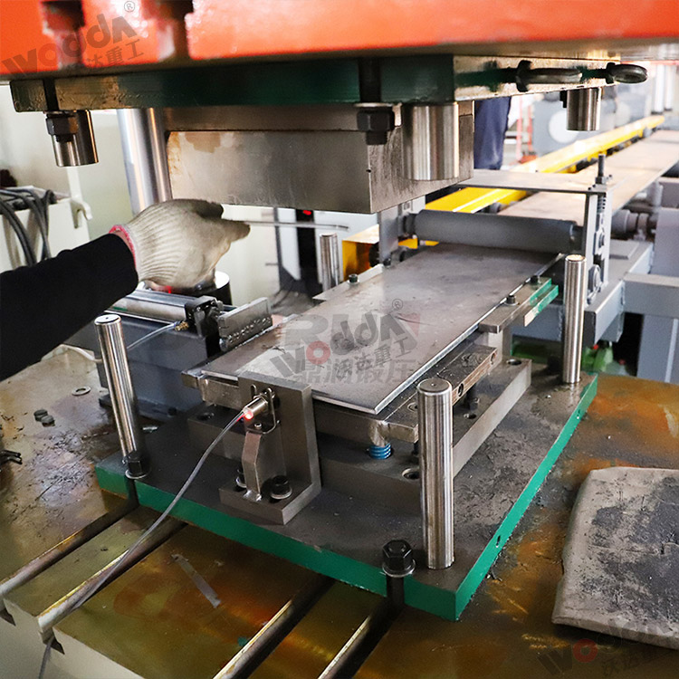 礦用錨桿托盤液壓機(jī)沖壓錨桿托盤現(xiàn)場 礦用錨桿托盤液壓機(jī)沖壓錨桿托盤現(xiàn)場