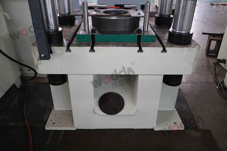 315噸錨桿托盤液壓機(jī)底座.jpg 315噸錨桿托盤液壓機(jī)底座.jpg