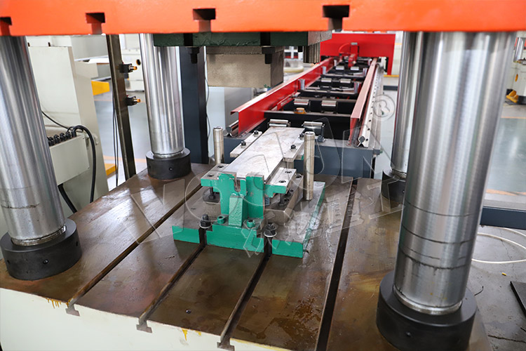 400噸錨桿托盤(pán)液壓機(jī)工作臺(tái) 400噸錨桿托盤(pán)液壓機(jī)工作臺(tái)