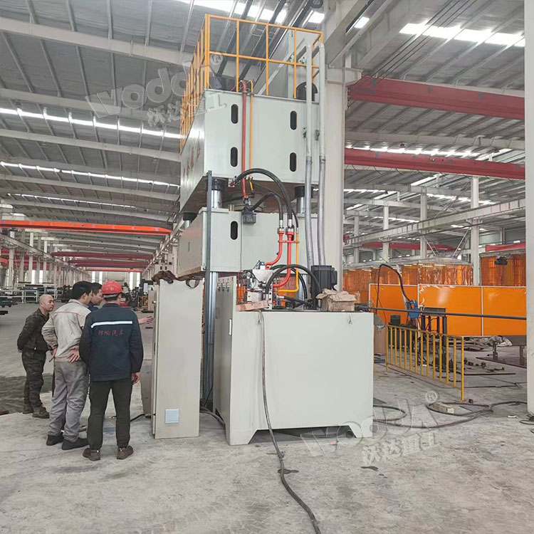 1000噸汽車配件拉伸液壓機客戶現(xiàn)場.jpg 1000噸汽車配件拉伸液壓機客戶現(xiàn)場.jpg