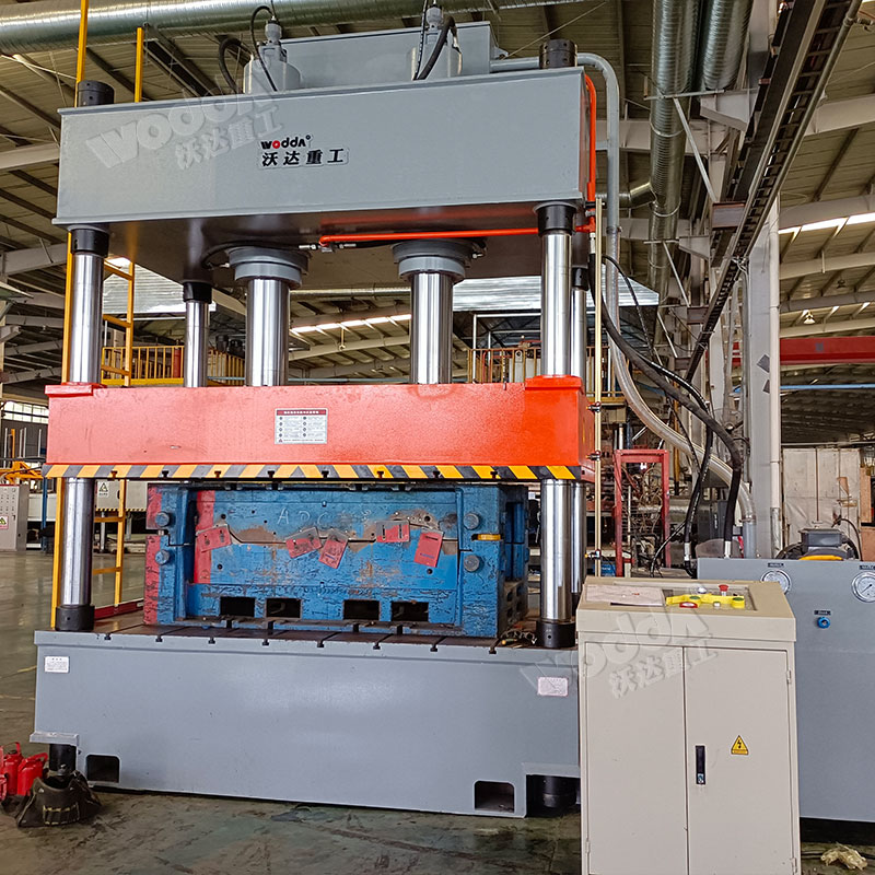 315噸汽車內(nèi)飾件成型液壓機(jī) 315噸汽車內(nèi)飾件成型液壓機(jī)