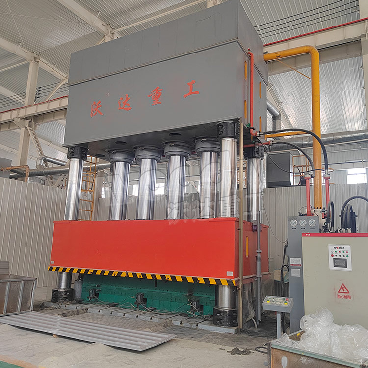 2500噸復(fù)合材料成型液壓機(jī) 2500噸復(fù)合材料成型液壓機(jī)