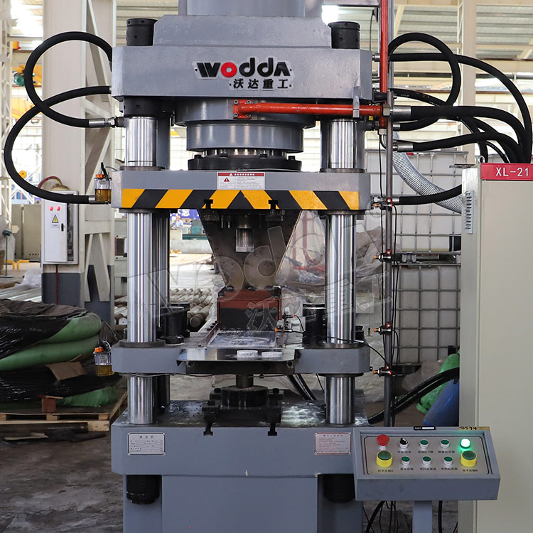 四梁四柱粉末成型液壓機(jī) 四梁四柱粉末成型液壓機(jī)