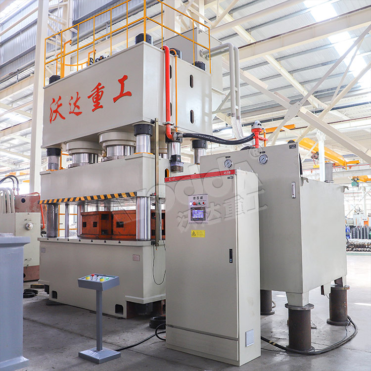 2000噸四柱液壓機(jī) 2000噸四柱液壓機(jī)