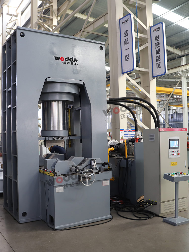 1200噸龍門(mén)液壓機(jī) 1200噸龍門(mén)液壓機(jī)