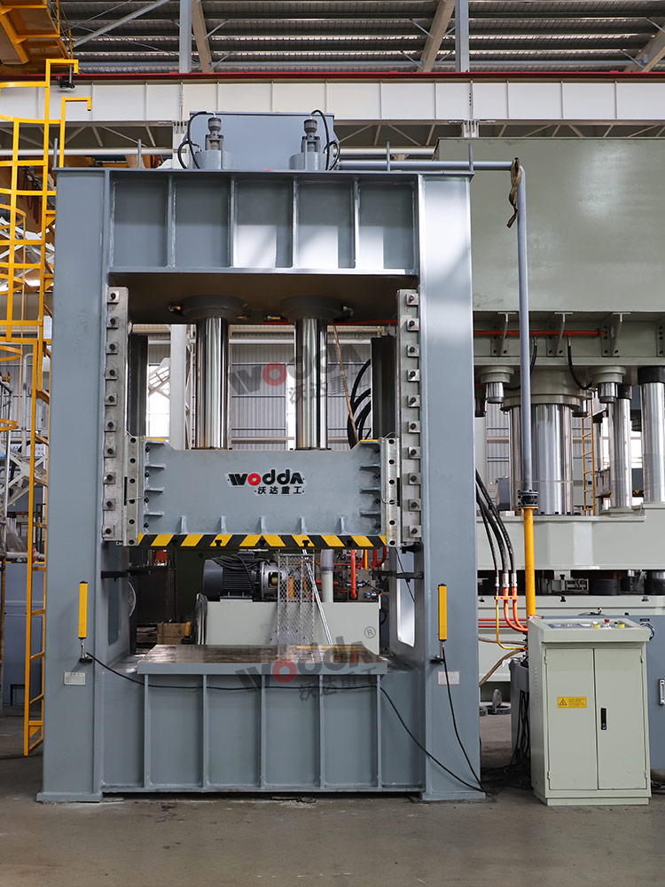 315噸框架式液壓機(jī) 315噸框架式液壓機(jī)