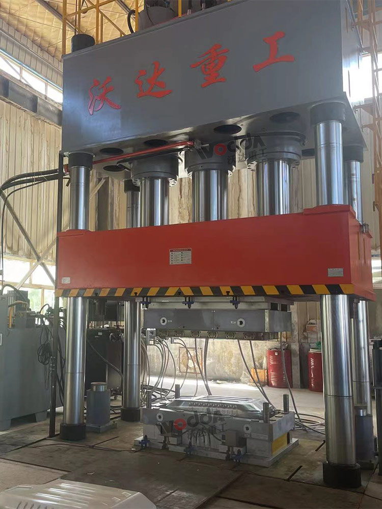 1500噸汽車配件成型液壓機(jī)客戶現(xiàn)場 1500噸汽車配件成型液壓機(jī)客戶現(xiàn)場