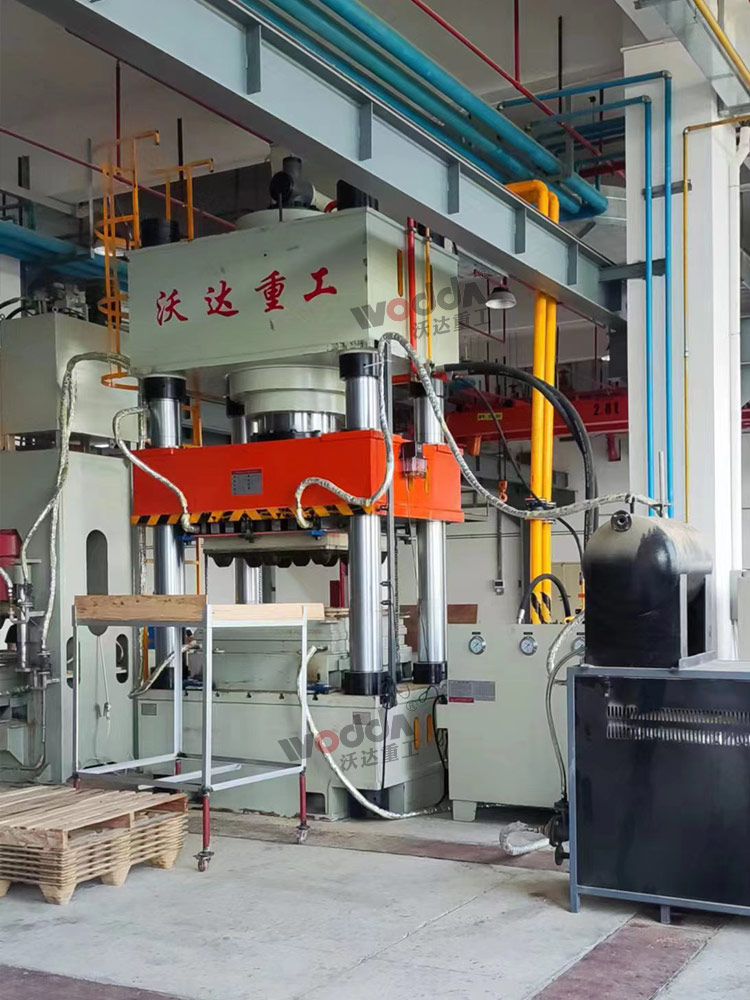 1000噸三梁四柱液壓機(jī) 1000噸三梁四柱液壓機(jī)