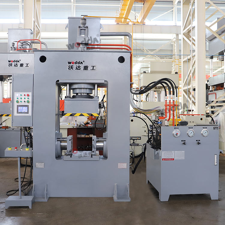 160噸龍門(mén)液壓機(jī)車(chē)間實(shí)物圖.jpg 160噸龍門(mén)液壓機(jī)車(chē)間實(shí)物圖.jpg