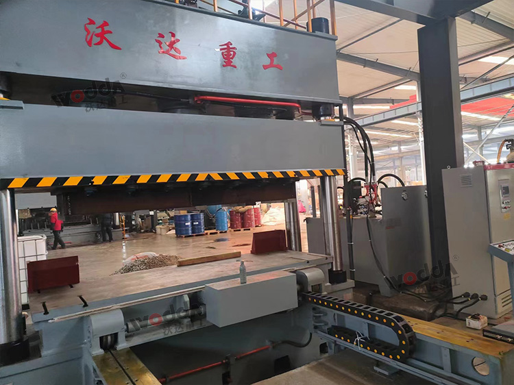 1200噸四柱液壓機(jī)現(xiàn)場(chǎng)調(diào)試 1200噸四柱液壓機(jī)現(xiàn)場(chǎng)調(diào)試