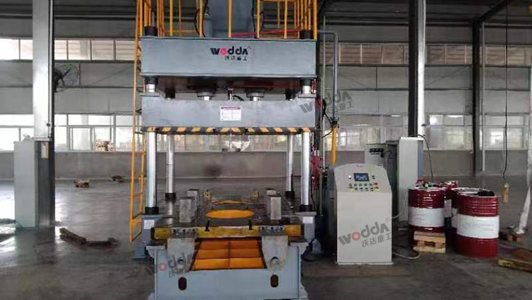 160噸四柱液壓機(jī)帶移動(dòng)工作臺(tái) 160噸四柱液壓機(jī)帶移動(dòng)工作臺(tái)