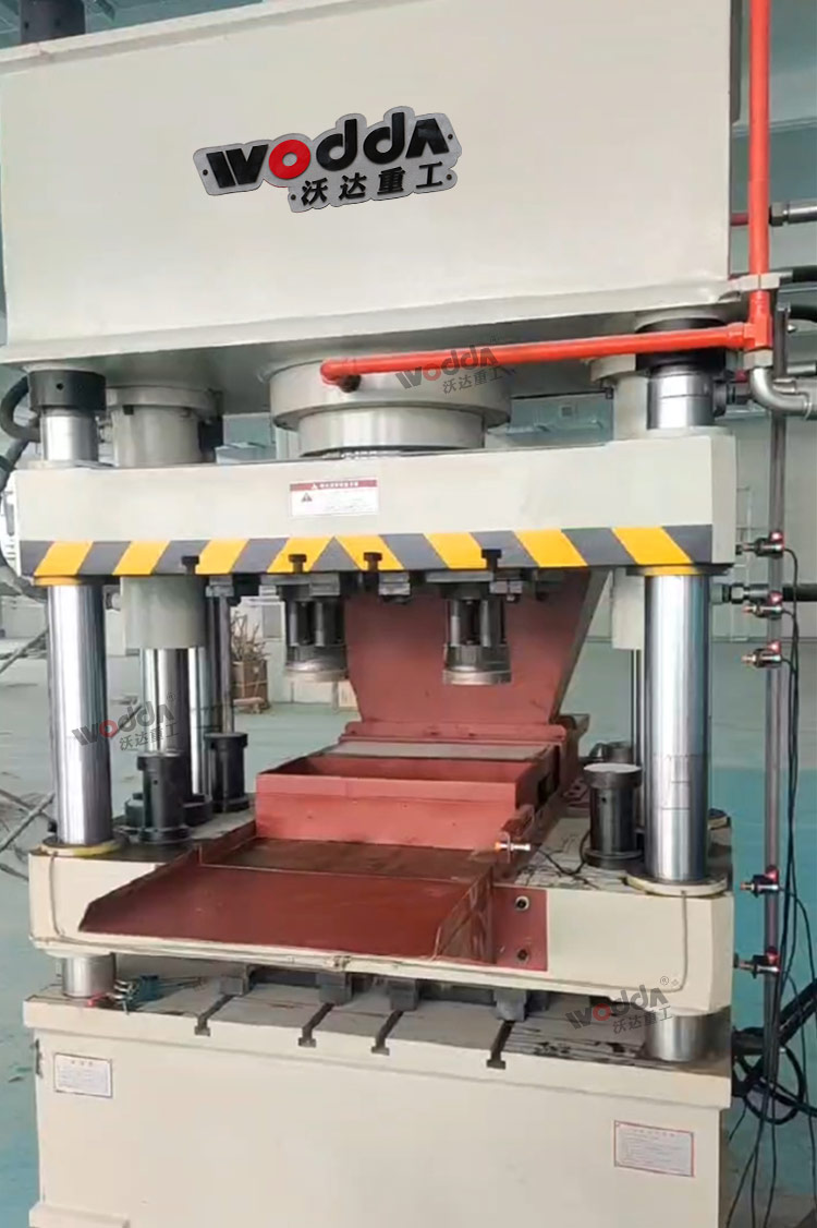 250噸粉末成型液壓機(jī)客戶(hù)車(chē)間試機(jī) 250噸粉末成型液壓機(jī)客戶(hù)車(chē)間試機(jī)