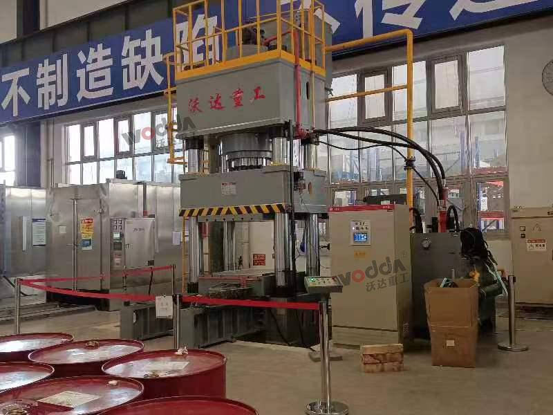 1000噸復(fù)合材料成型四柱液壓機 1000噸復(fù)合材料成型四柱液壓機