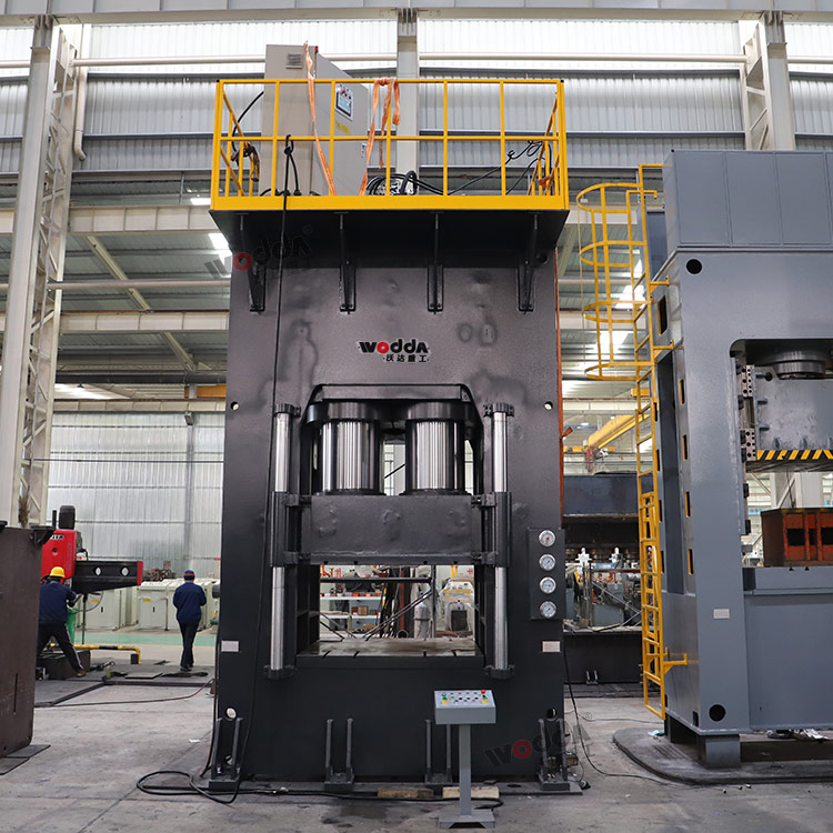 2500噸框架式木屑托盤成型液壓機(jī) 2500噸框架式木屑托盤成型液壓機(jī)