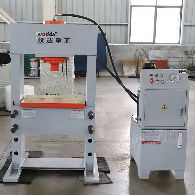 100噸龍門液壓機(jī) 100噸龍門液壓機(jī)