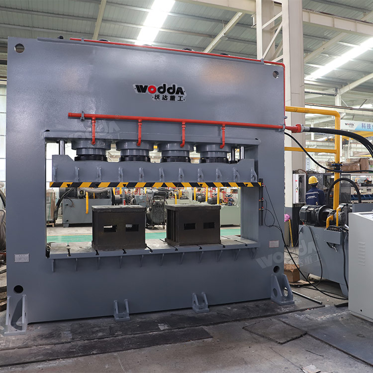 630噸龍門液壓機(jī) 630噸龍門液壓機(jī)