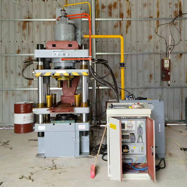 150噸粉末壓塊機(jī)客戶現(xiàn)場 150噸粉末壓塊機(jī)客戶現(xiàn)場