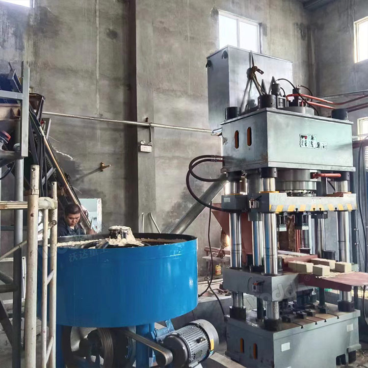 630噸全自動鹽磚機(jī) 630噸全自動鹽磚機(jī)