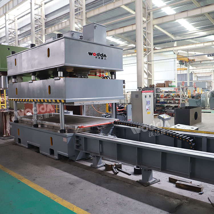 鋁蜂窩熱壓機(jī)車間試機(jī) 鋁蜂窩熱壓機(jī)車間試機(jī)