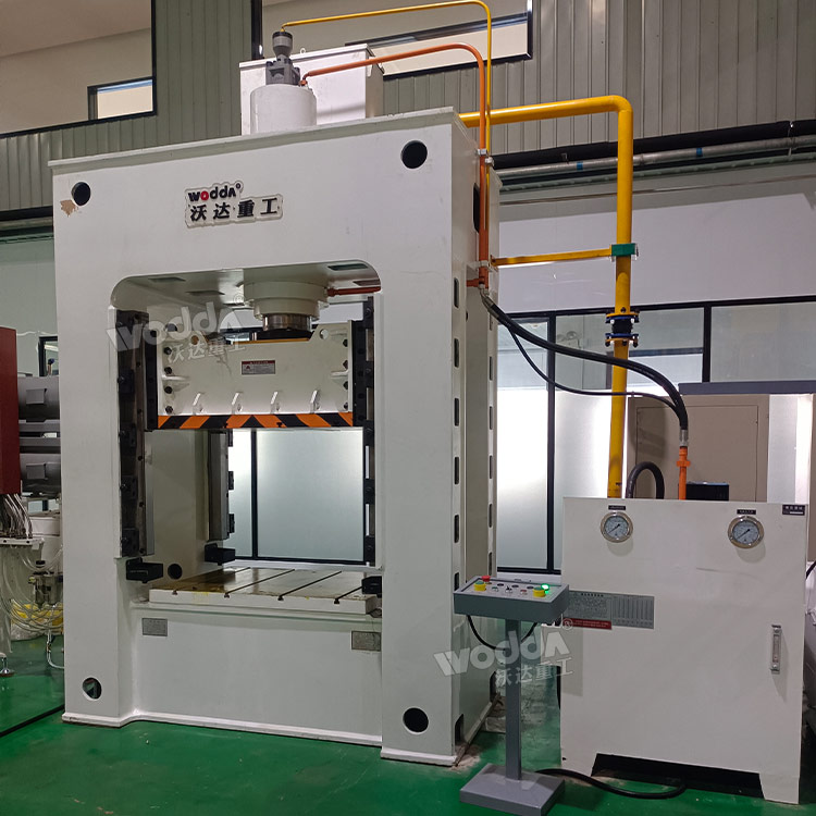 150噸框架式液壓機(jī)客戶車(chē)間安裝完成 150噸框架式液壓機(jī)客戶車(chē)間安裝完成