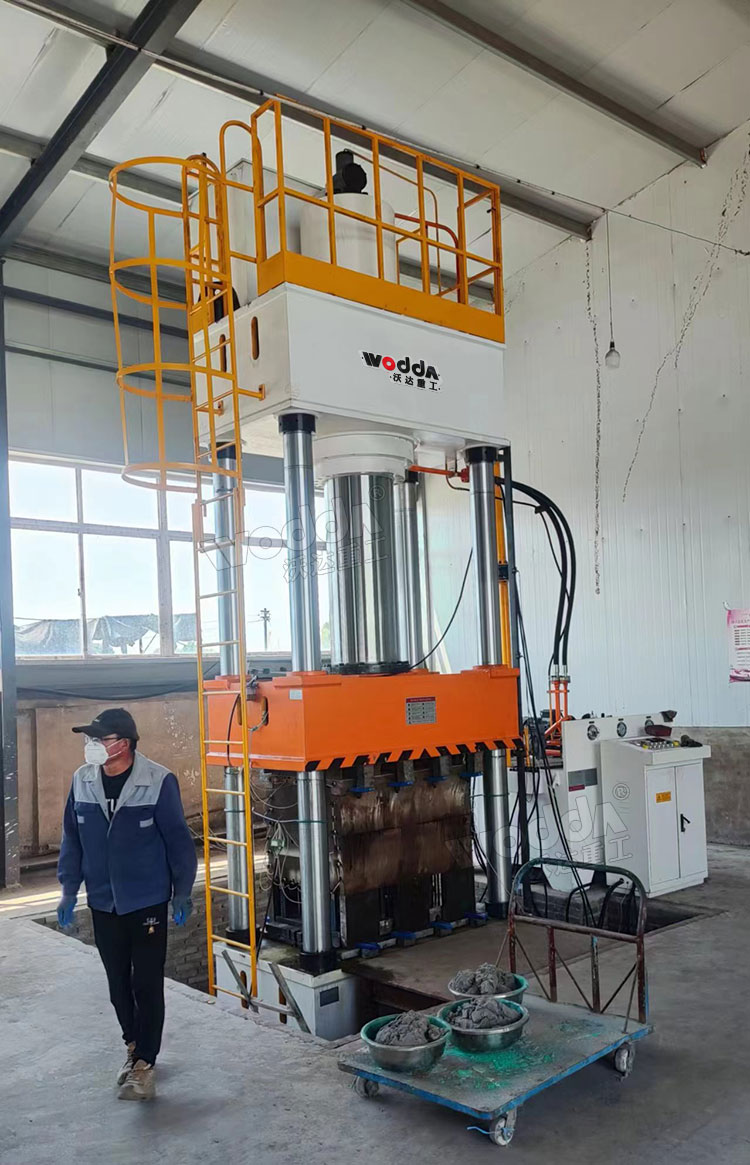 U型樹(shù)脂排水溝成型液壓機(jī)試機(jī) U型樹(shù)脂排水溝成型液壓機(jī)試機(jī)