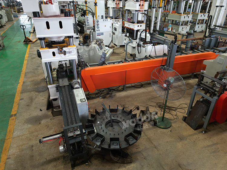 200噸錨桿托盤(pán)自動(dòng)化生產(chǎn)線(xiàn)車(chē)間調(diào)試 200噸錨桿托盤(pán)自動(dòng)化生產(chǎn)線(xiàn)車(chē)間調(diào)試