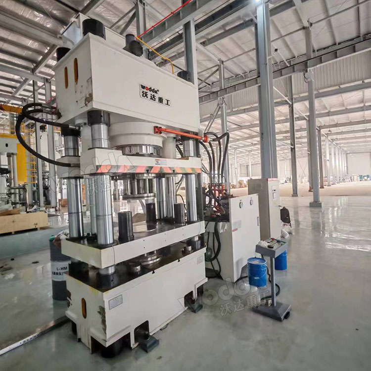 630噸四梁四柱液壓機 630噸四梁四柱液壓機