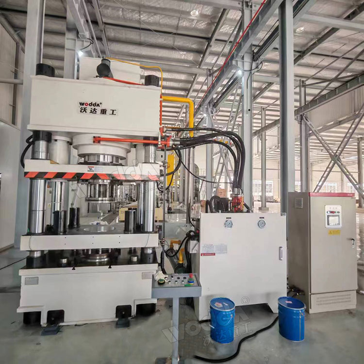 630噸陶瓷粉末成型液壓機現(xiàn)場 630噸陶瓷粉末成型液壓機現(xiàn)場