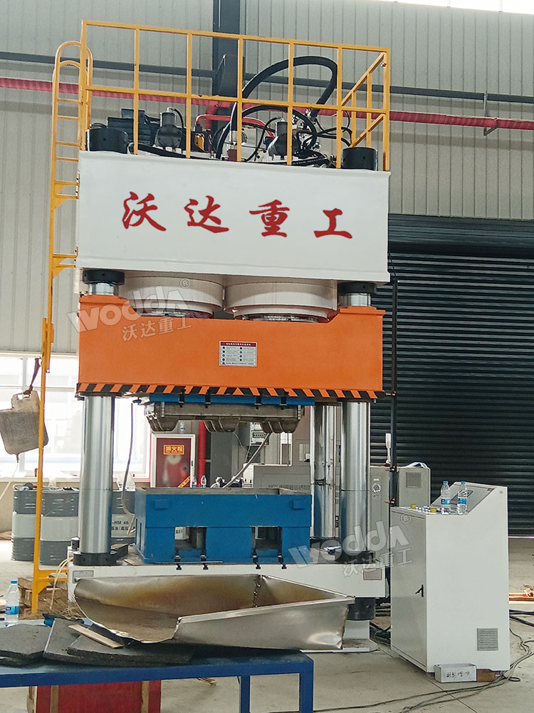 1600噸木屑托盤成型液壓機現(xiàn)場 1600噸木屑托盤成型液壓機現(xiàn)場