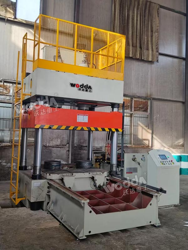 315噸移動(dòng)工作臺(tái)液壓機(jī) 315噸移動(dòng)工作臺(tái)液壓機(jī)