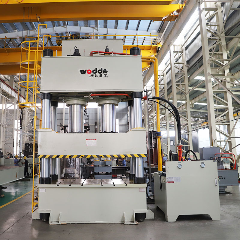 1000噸四柱液壓機(jī) 1000噸四柱液壓機(jī)