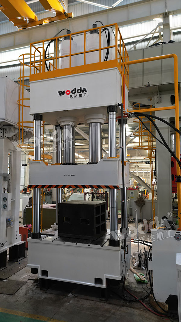 500噸三梁四柱液壓機(jī) 500噸三梁四柱液壓機(jī)