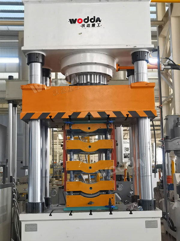 630噸四柱液壓機車間試機 630噸四柱液壓機車間試機