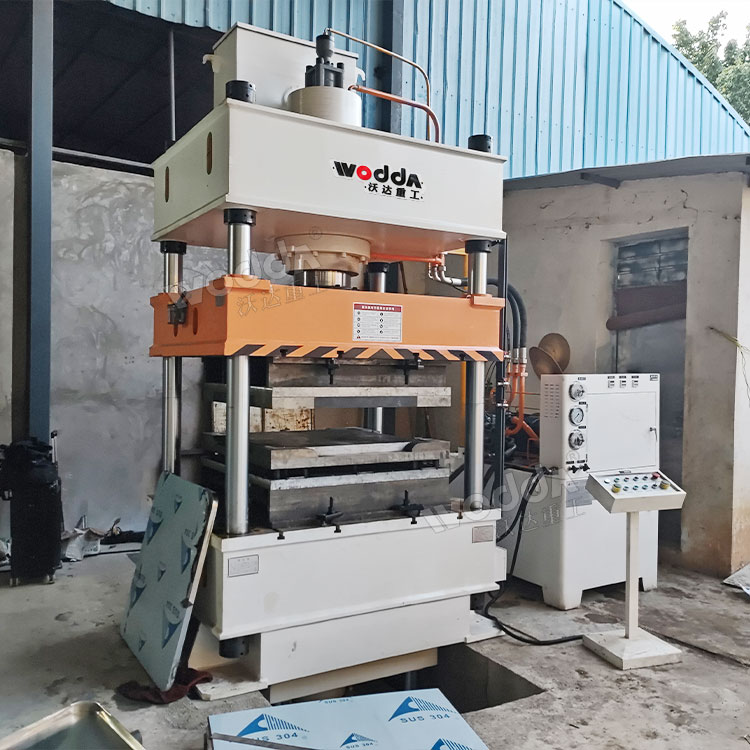 250噸四柱液壓機(jī) 250噸四柱液壓機(jī)