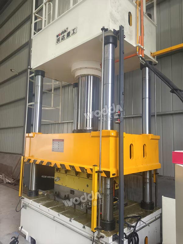 315噸四柱液壓機(jī) 315噸四柱液壓機(jī)