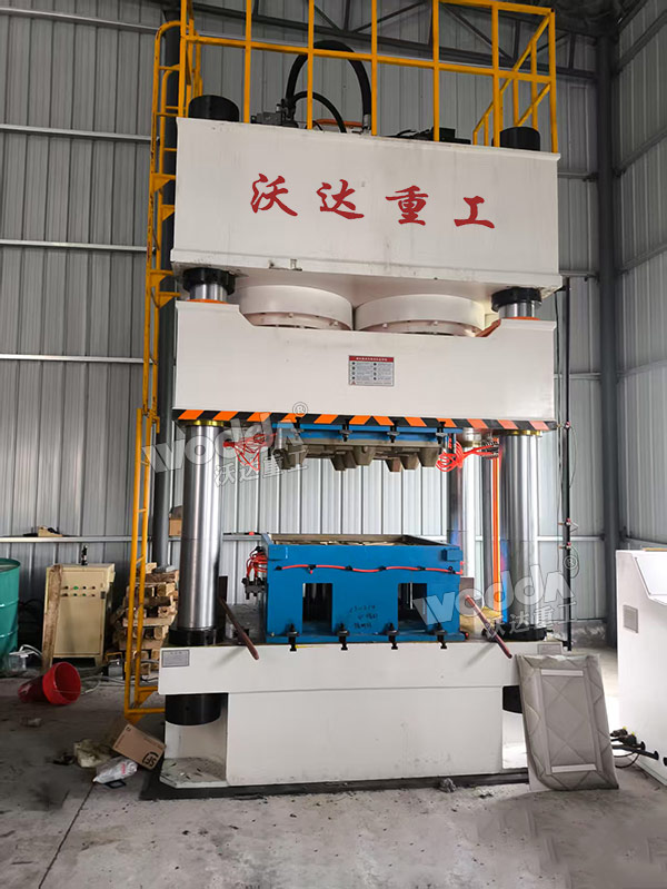 1600噸塑料托盤成型液壓機(jī) 1600噸塑料托盤成型液壓機(jī)