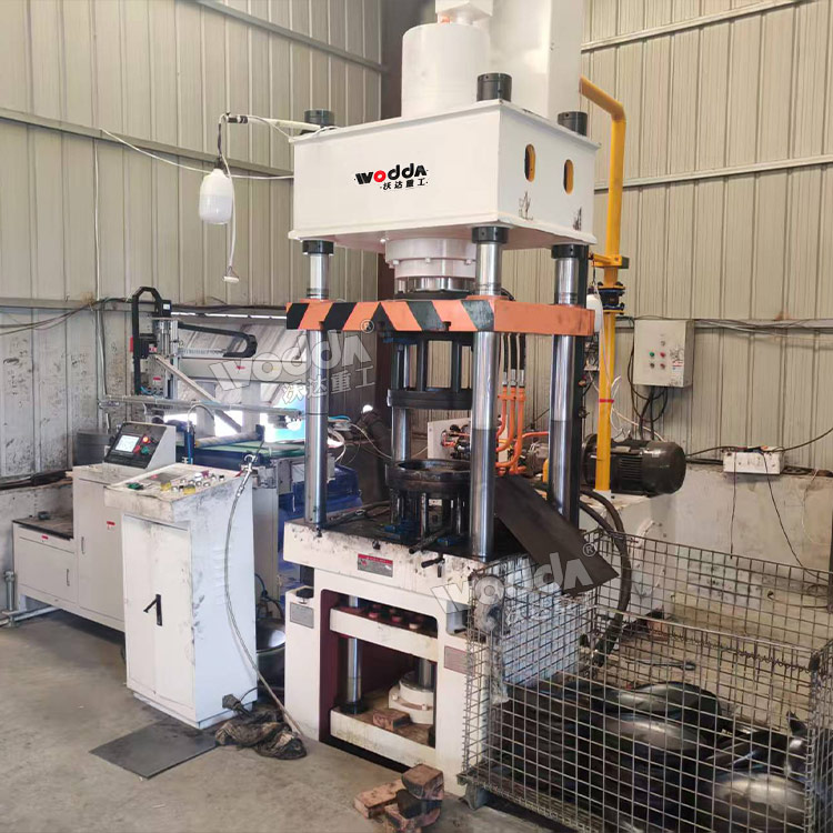 200噸封頭液壓機(jī)（生產(chǎn)線）