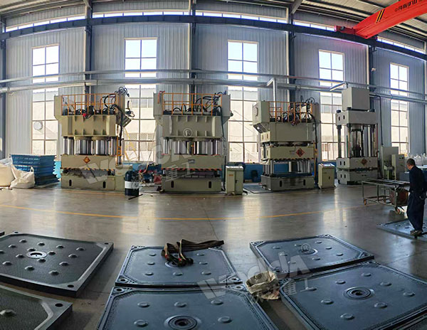 3臺壓濾機濾板成型液壓機調(diào)試完成 3臺壓濾機濾板成型液壓機調(diào)試完成