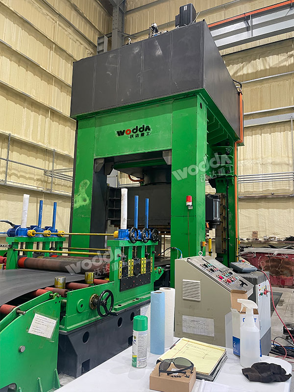 1000噸框架式液壓機(jī)現(xiàn)場試機(jī) 1000噸框架式液壓機(jī)現(xiàn)場試機(jī)