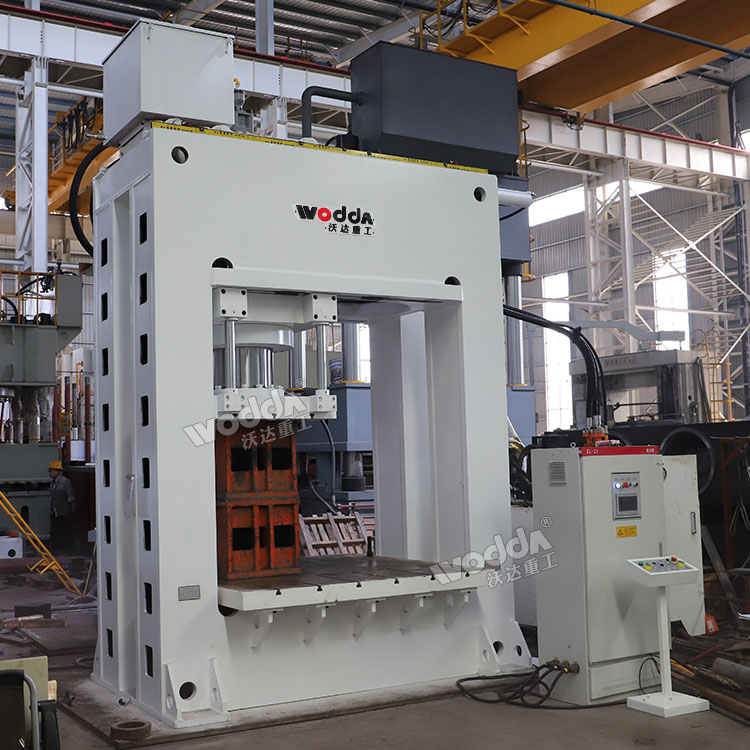 800噸龍門液壓機(jī)車間實物