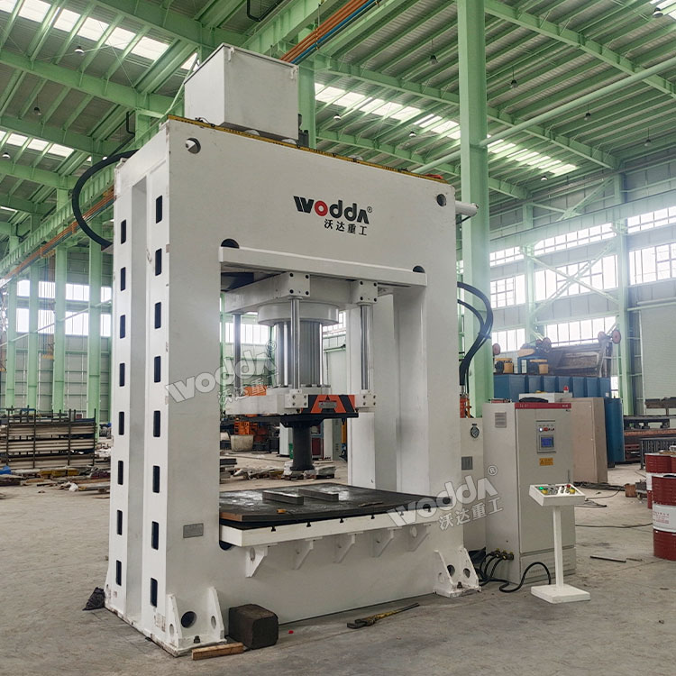 800噸龍門液壓機(jī)客戶現(xiàn)場