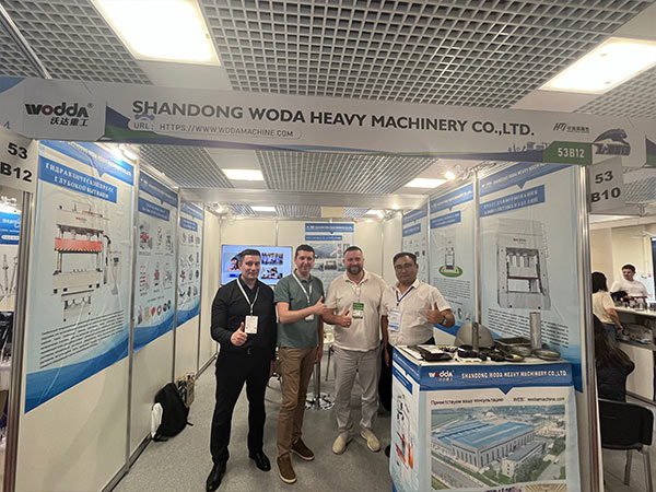 展會(huì)合影 展會(huì)合影