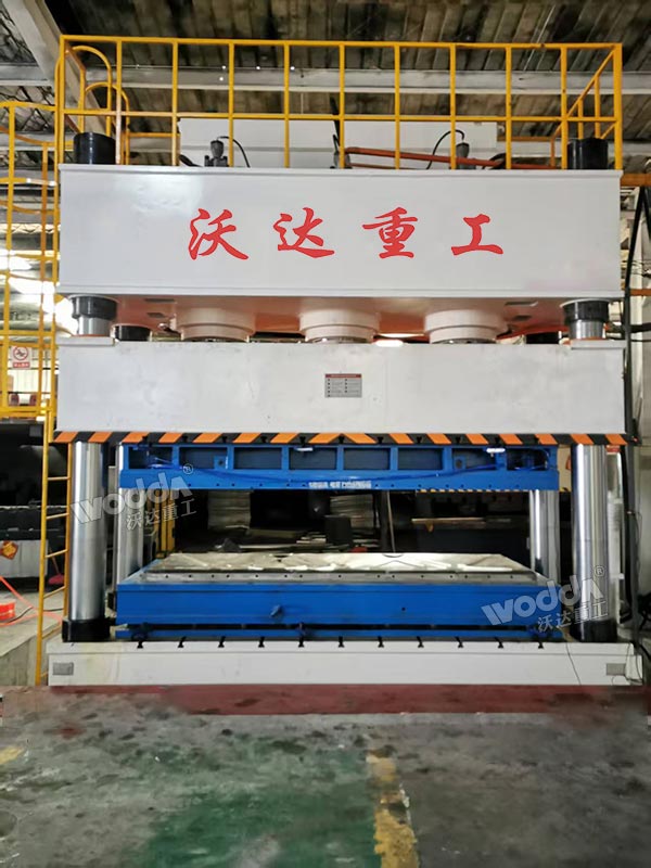 1250噸不銹鋼水箱板液壓機(jī) 1250噸不銹鋼水箱板液壓機(jī)