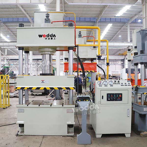 200噸四柱液壓機(jī) 200噸四柱液壓機(jī)