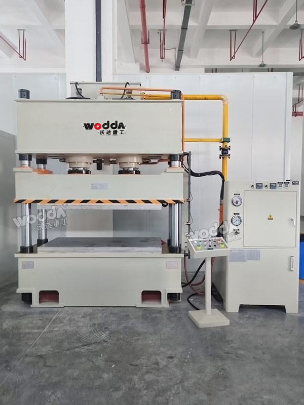 200噸四柱液壓機(jī) 200噸四柱液壓機(jī)